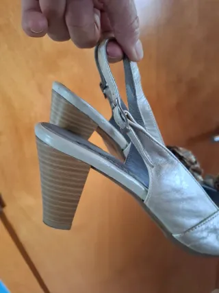 Zapatos Pitillos Dorados/Plateados Talla 38