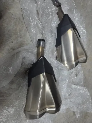 Kawasaki Z1000SX 2018 Escapes de Serie