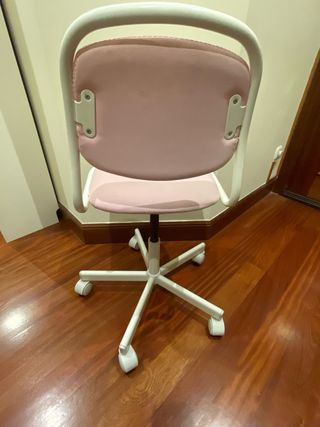 Silla escritorio pequeña rosa y blanca