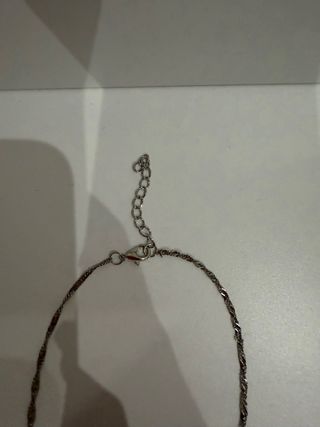 Collana con ciondolo a croce scintillante