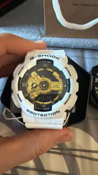 Reloj Casio G-Shock Blanco y Dorado