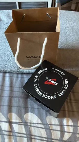 Reloj Casio G-Shock Blanco y Dorado