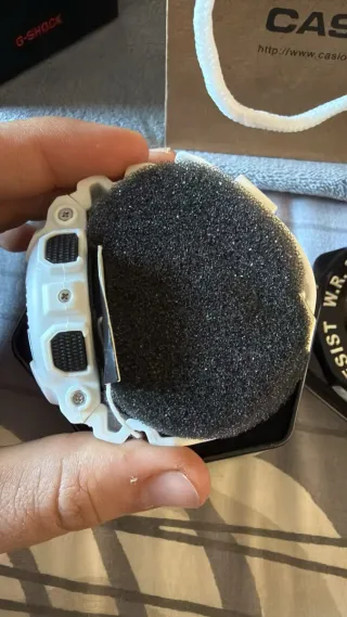 Reloj Casio G-Shock Blanco y Dorado