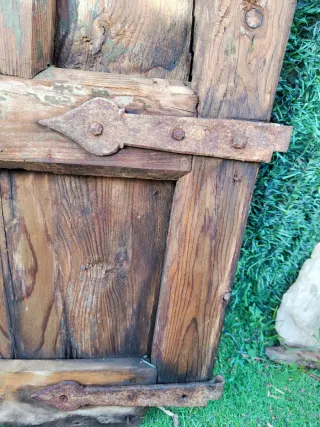 Portón antiguo madera rústica