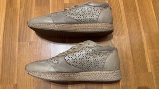 Zapatillas Lois Beige y Doradas