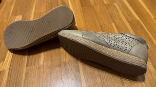 Zapatillas Lois Beige y Doradas