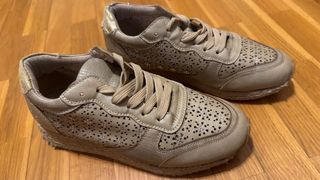 Zapatillas Lois Beige y Doradas