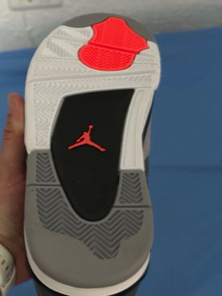 Jordan 4 Gris Rojo