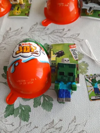 Kinder Joy Minecraft Figuras