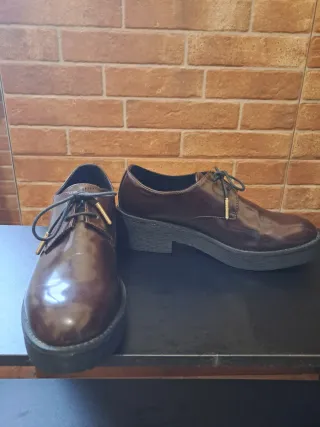 Mocasines Stradivarius burdeos