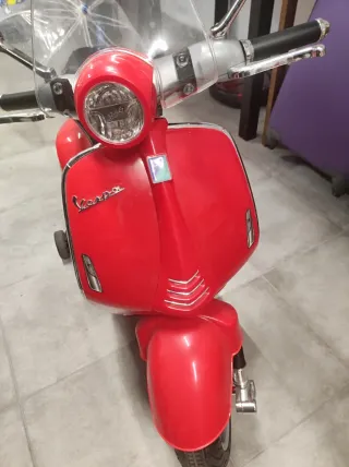 Vespa Eléctrica Roja