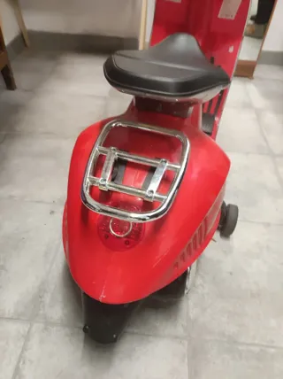 Vespa Eléctrica Roja