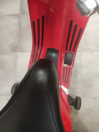 Vespa Eléctrica Roja