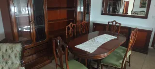 Mueble de madera y cristal antiguo
