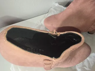 Botines rosa con volantes