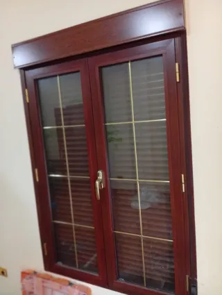 Ventanas aluminio efecto madera caoba