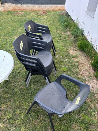 Mesa y sillas exterior pack plástico