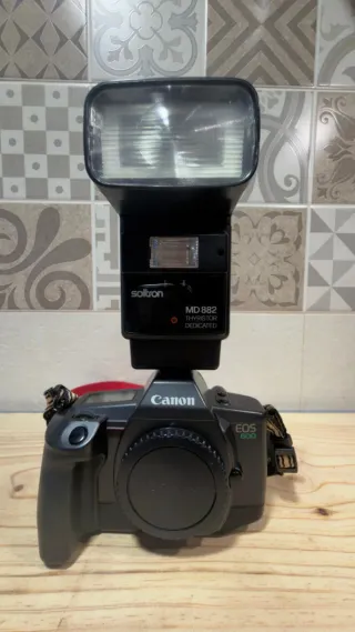 Canon EOS 600 + Objetivo 28-70mm + Flash