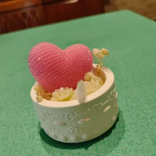 Candela a forma di cuore rosa
