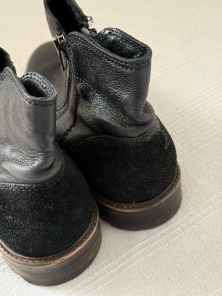 Botines negros con cremallera