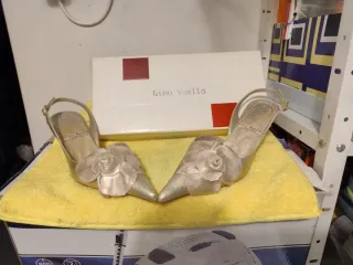 Zapatos de tacón Gino Vaello dorados/plateados