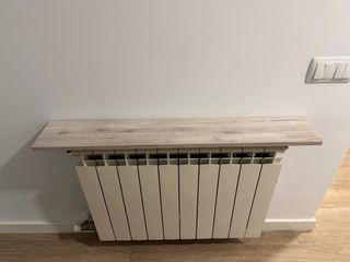 3 estanterías de madera y metal