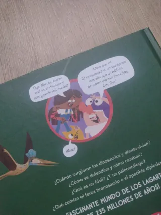 Libro Alucina con los dinosaurios.