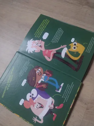 Libro Alucina con los dinosaurios.