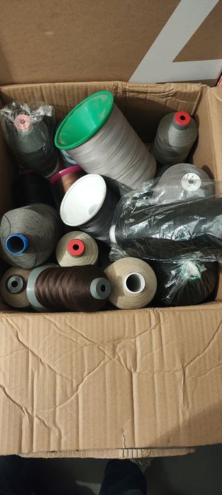 Bobinas de hilo varios colores