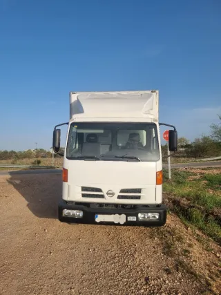 Nissan Atleon 2005
