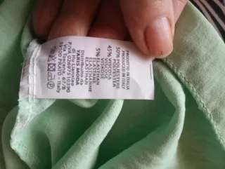 Blusa BYBLASE verde con volantes