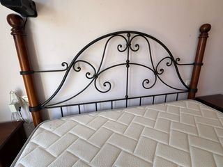 Cabecero madera y metal + 2 mesitas