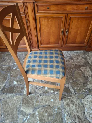 8 Sillas de comedor de madera, juntas o separadas