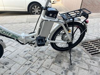 Bicicleta Eléctrica Plegable Blanca