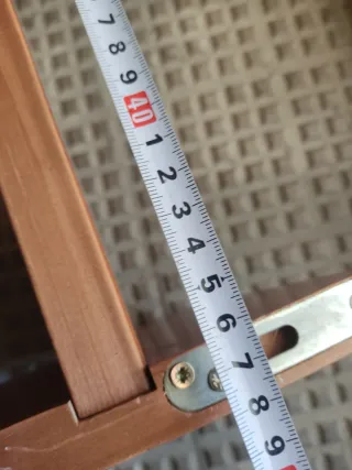 Estantería de madera marrón