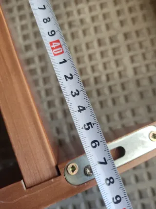 Estantería de madera marrón