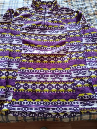 Polo estampado con cremallera