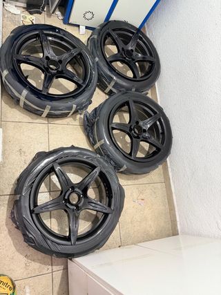 Llantas 17 Negro Brillante (Set de 4)