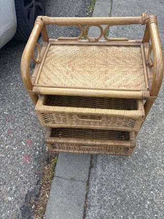 Comodino in vimini con 3 cassetti