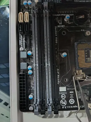 Placa Base Gigabyte GA-B85M-D3H (PARA PIEZAS)