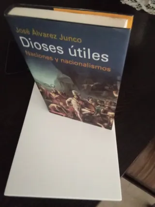 Dioses útiles: Artículos sobre el nacionalismo