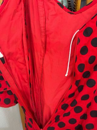 Traje de flamenca rojo lunares negros por diseñado