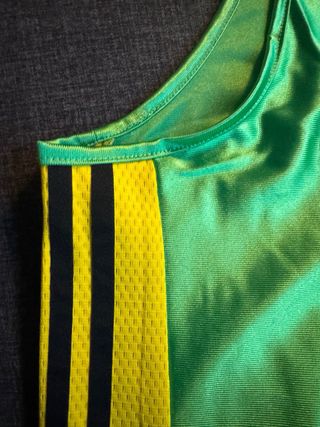 Camiseta tirantes Adidas estilo 80s