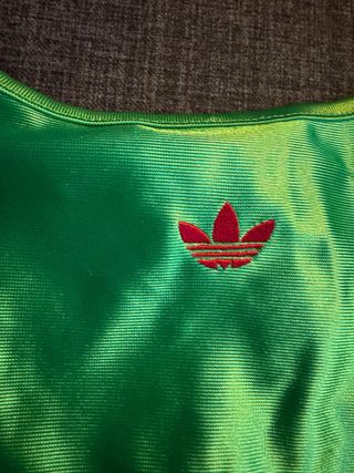 Camiseta tirantes Adidas estilo 80s