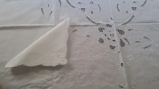 Mantel redondo bordado algodón