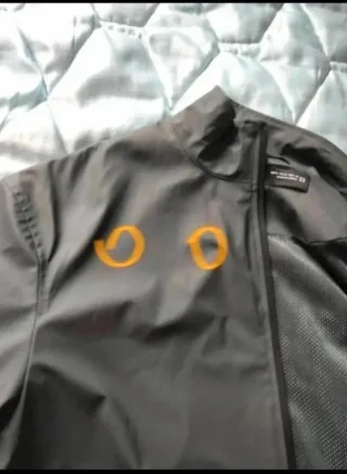 Chaqueta gris de Zara Man.