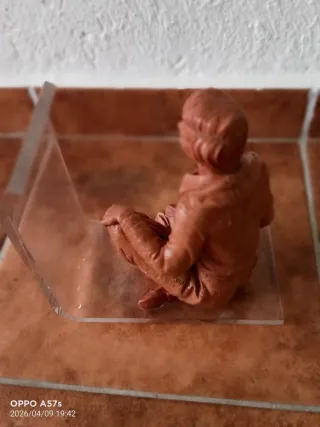 Figura sujetalibros hombre leyendo