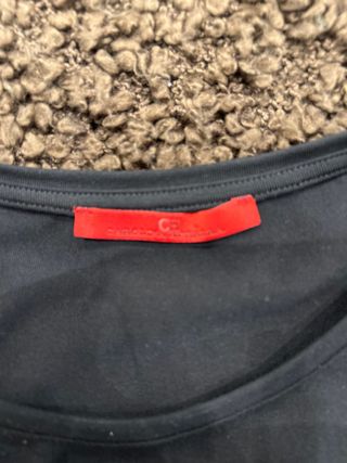 Camiseta Carolina Herrera CH Flores Roja Negra