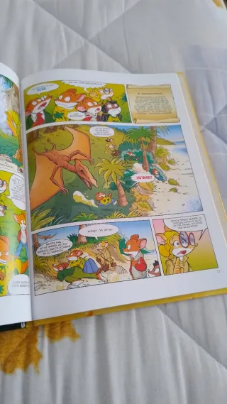 Dinosaurios en acción: Cómic Geronimo Stilton 7
