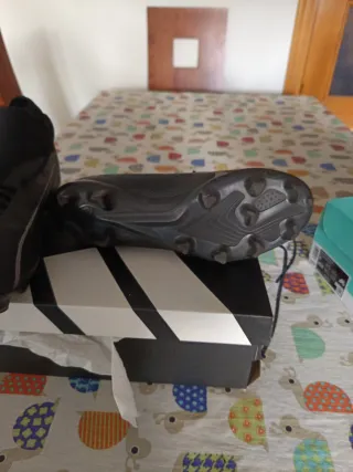 Botas de fútbol negras